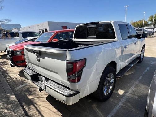 2020 Nissan Titan SL