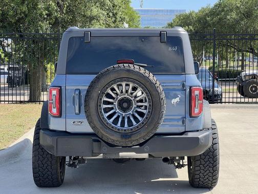 Azure Gray Metallic Tri-Coat 2025 Ford Bronco Outer Banks