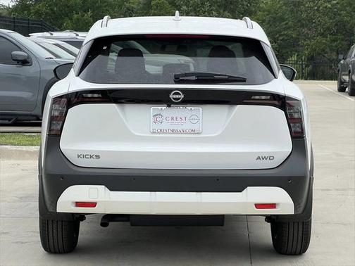 2025 Nissan Kicks SV