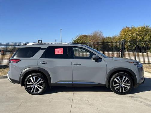 2025 Nissan Pathfinder Platinum 4WD