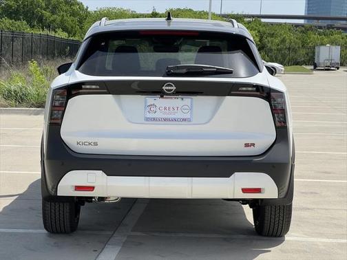 2025 Nissan Kicks SR