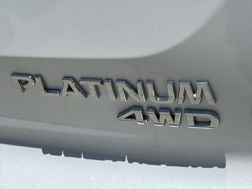 2025 Nissan Pathfinder Platinum 4WD