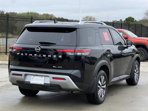 2022 Nissan Pathfinder SL 4WD
