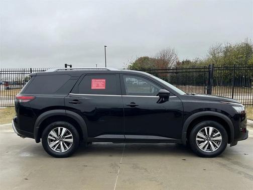 2022 Nissan Pathfinder SL 4WD