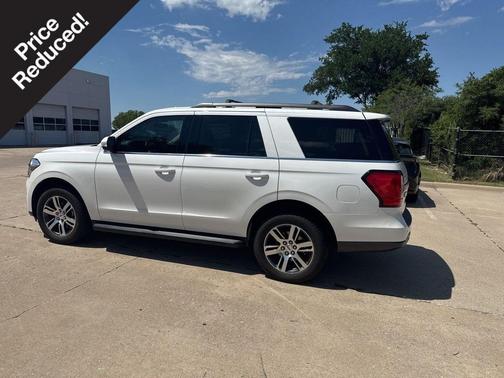 Star White Metallic Tri-Coat 2024 Ford Expedition XLT