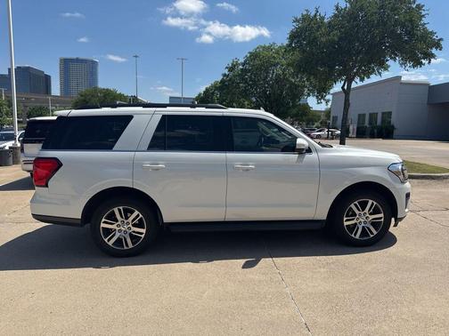 Star White Metallic Tri-Coat 2024 Ford Expedition XLT