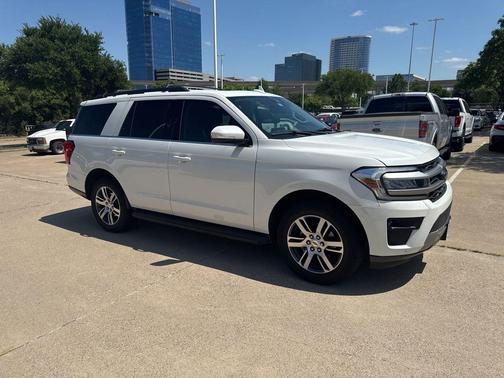 Star White Metallic Tri-Coat 2024 Ford Expedition XLT