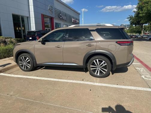 2024 Nissan Pathfinder Platinum FWD