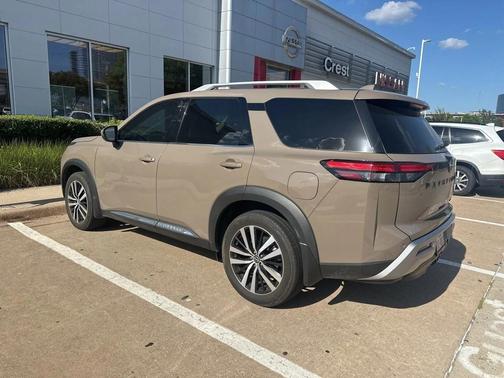 2024 Nissan Pathfinder Platinum FWD