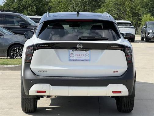 2025 Nissan Kicks SR