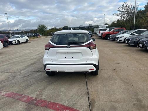 2023 Nissan Kicks S