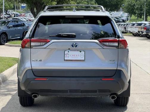 2022 Toyota RAV4 Hybrid XLE
