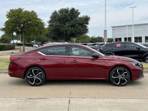 2025 Nissan Altima SR FWD