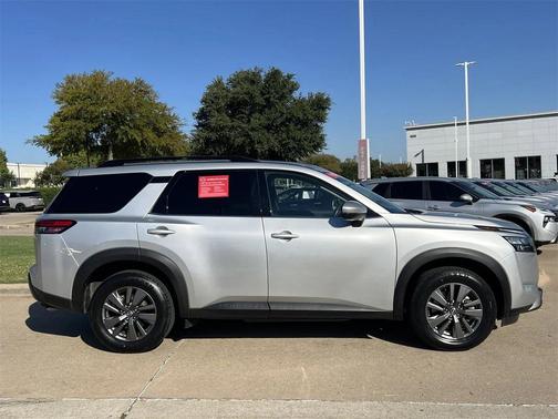 2024 Nissan Pathfinder SV FWD