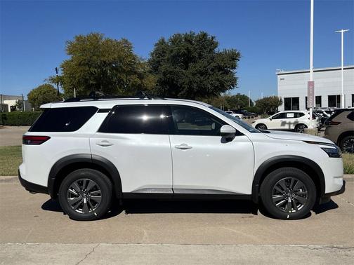 2025 Nissan Pathfinder SV FWD