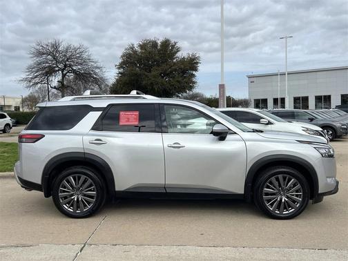 2023 Nissan Pathfinder SL FWD