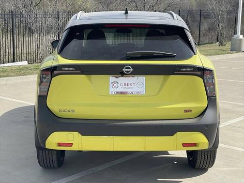 2025 Nissan Kicks SR