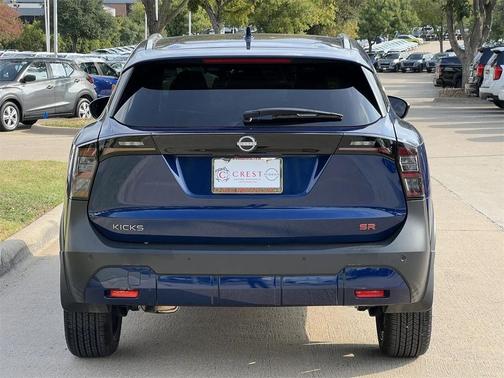 2025 Nissan Kicks SR