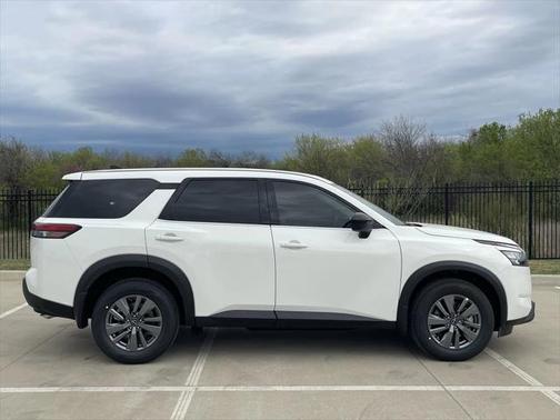 2025 Nissan Pathfinder S
