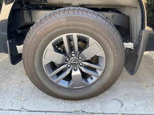 2025 Nissan Frontier SV