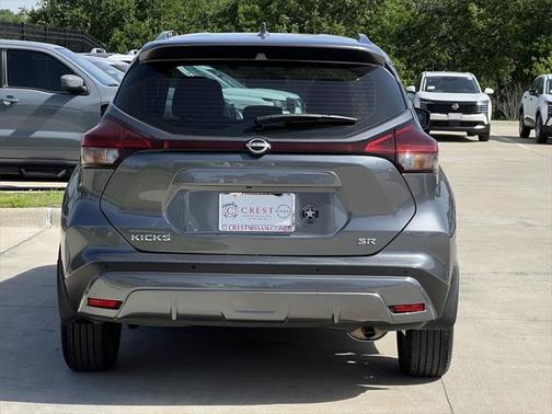2022 Nissan Kicks SR