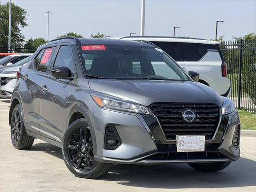2022 Nissan Kicks SR