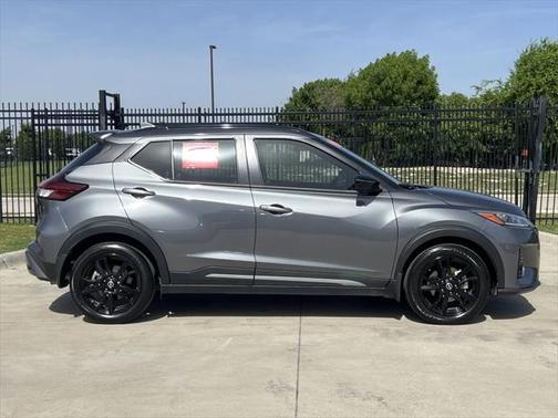 2022 Nissan Kicks SR