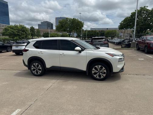 Pearl White Tricoat 2023 Nissan Rogue SV
