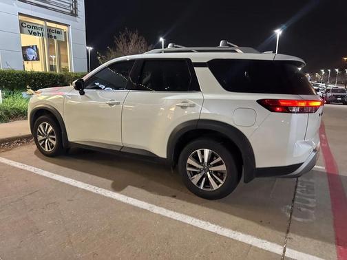 2023 Nissan Pathfinder SL FWD