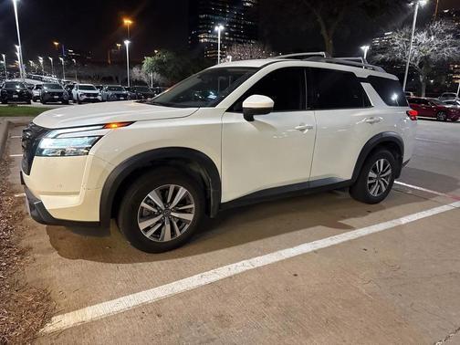 2023 Nissan Pathfinder SL FWD