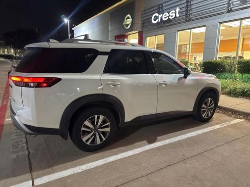 2023 Nissan Pathfinder SL FWD