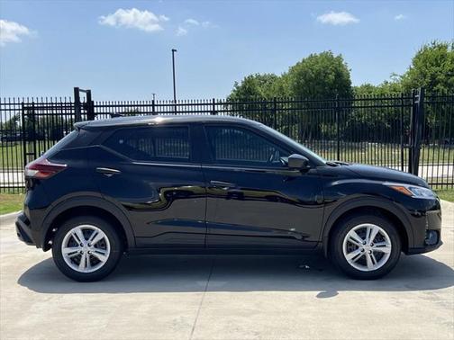 2025 Nissan Kicks S