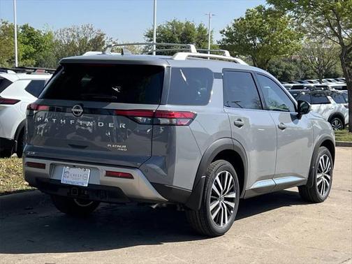 2025 Nissan Pathfinder Platinum 4WD