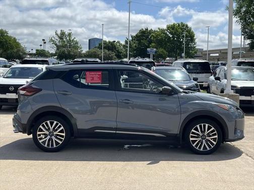 2023 Nissan Kicks SR