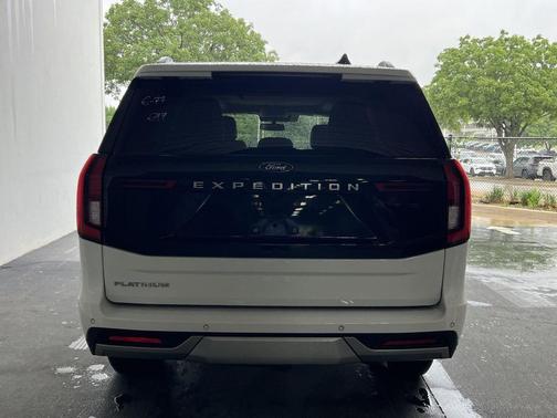 Oxford White 2025 Ford Expedition Platinum
