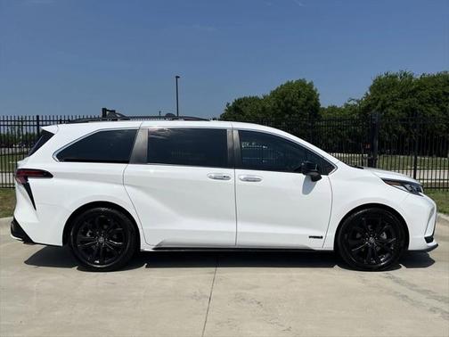 2021 Toyota Sienna XSE 7 Passenger