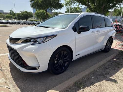 2021 Toyota Sienna XSE 7 Passenger