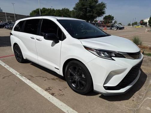 2021 Toyota Sienna XSE 7 Passenger