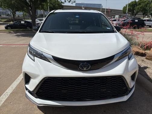 2021 Toyota Sienna XSE 7 Passenger