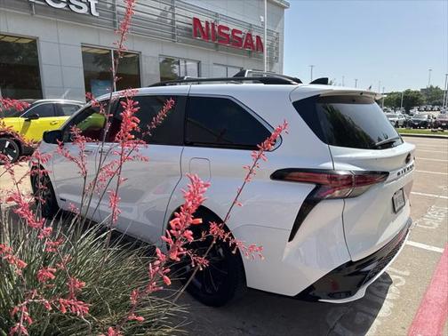 2021 Toyota Sienna XSE 7 Passenger