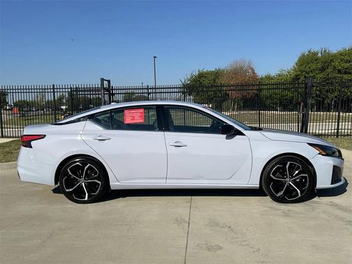 2024 Nissan Altima SR FWD