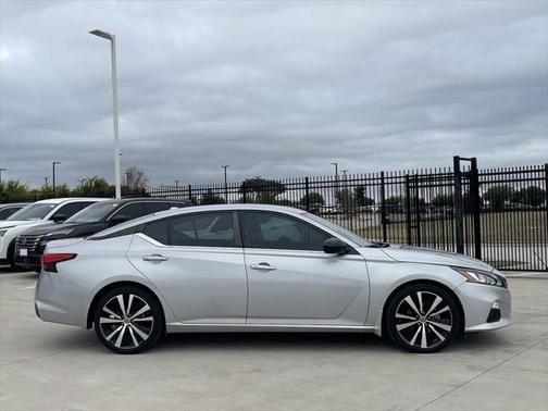 2022 Nissan Altima SR FWD