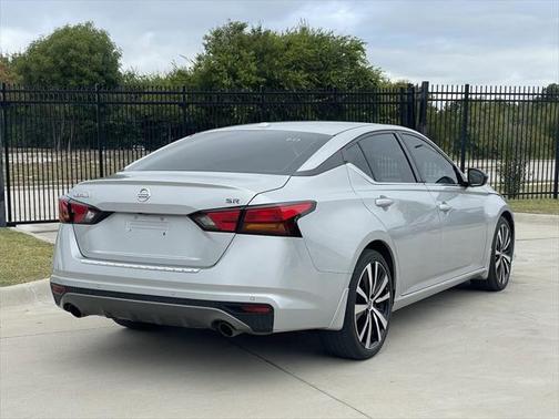 2022 Nissan Altima SR FWD
