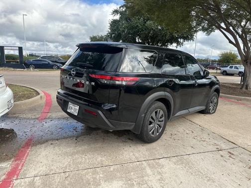 2025 Nissan Pathfinder S FWD