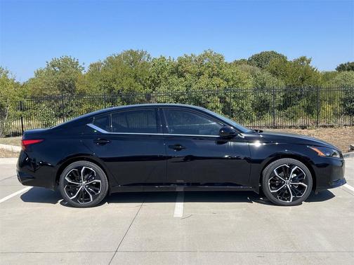 2025 Nissan Altima SR FWD