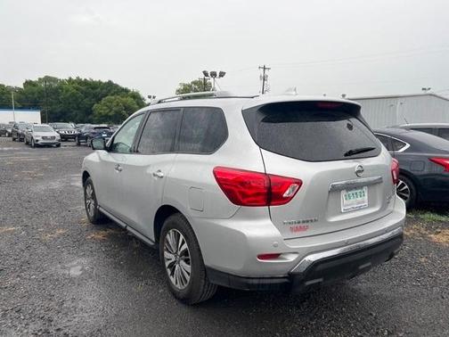 Photo 5 of 6 of 2020 Nissan Pathfinder SL