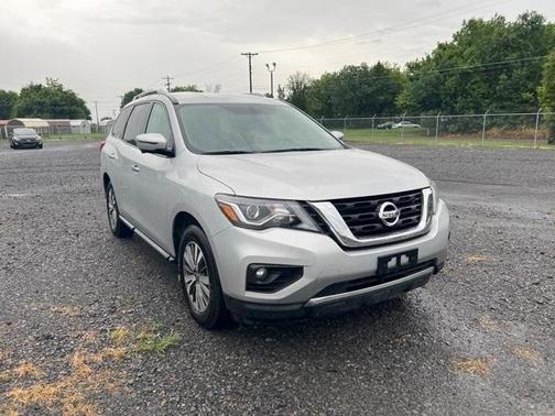 Photo 3 of 6 of 2020 Nissan Pathfinder SL