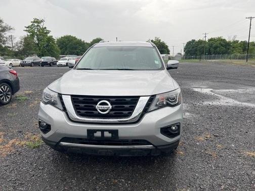 Photo 2 of 6 of 2020 Nissan Pathfinder SL