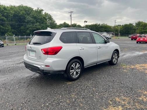 Photo 4 of 6 of 2020 Nissan Pathfinder SL