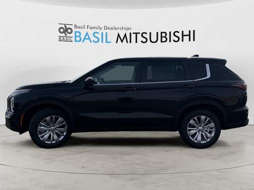 Labrador Black Pearl 2026 Mitsubishi Outlander ES 1.5T S-AWC